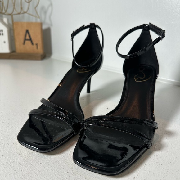 **SOLD**Sam Edelman Black Patent Ankle Strap Heels Women’s 8.5 Minimal Chic - Picture 3 of 9